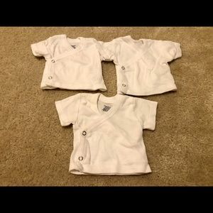 Gerber 3 pack newborn short sleeve side snap t-shirt. New without tags.